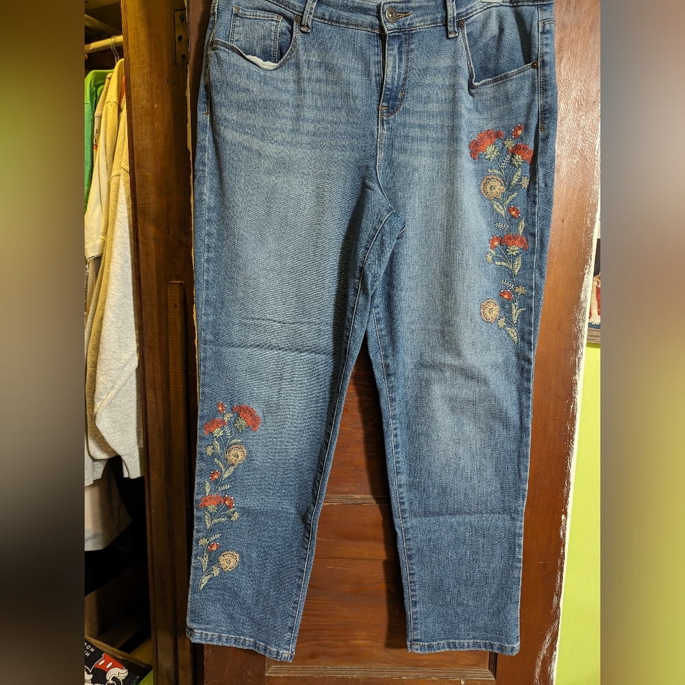 Size 14 Style & Co Embroidered Curvy Boyfriend Jeans